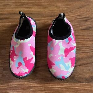Pink Camo Water Shoes US 9 Kids